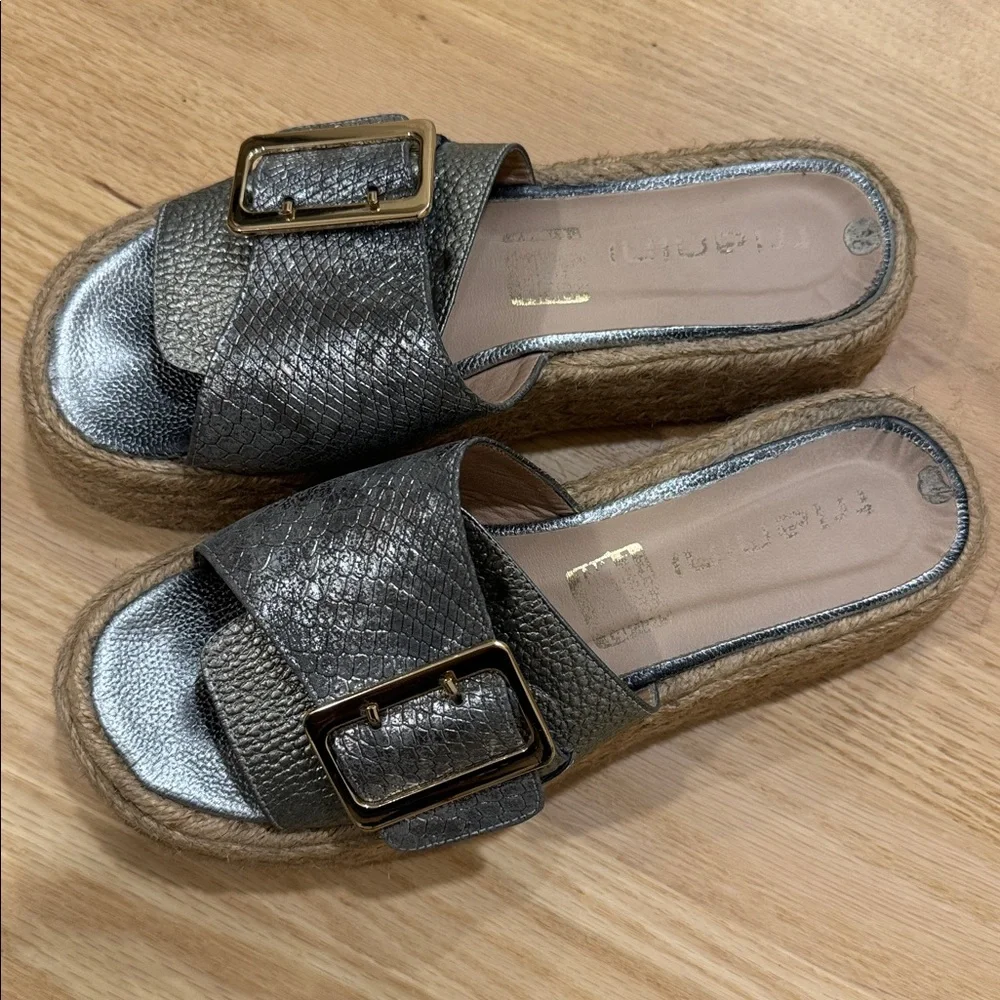 trianimi Platform size 38 / pair of silver espadrille sandals with a gold buckle